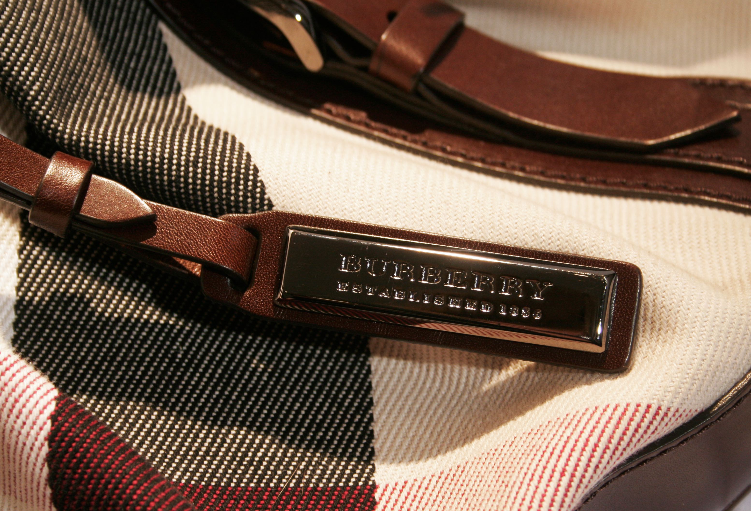 48_burberry.jpg